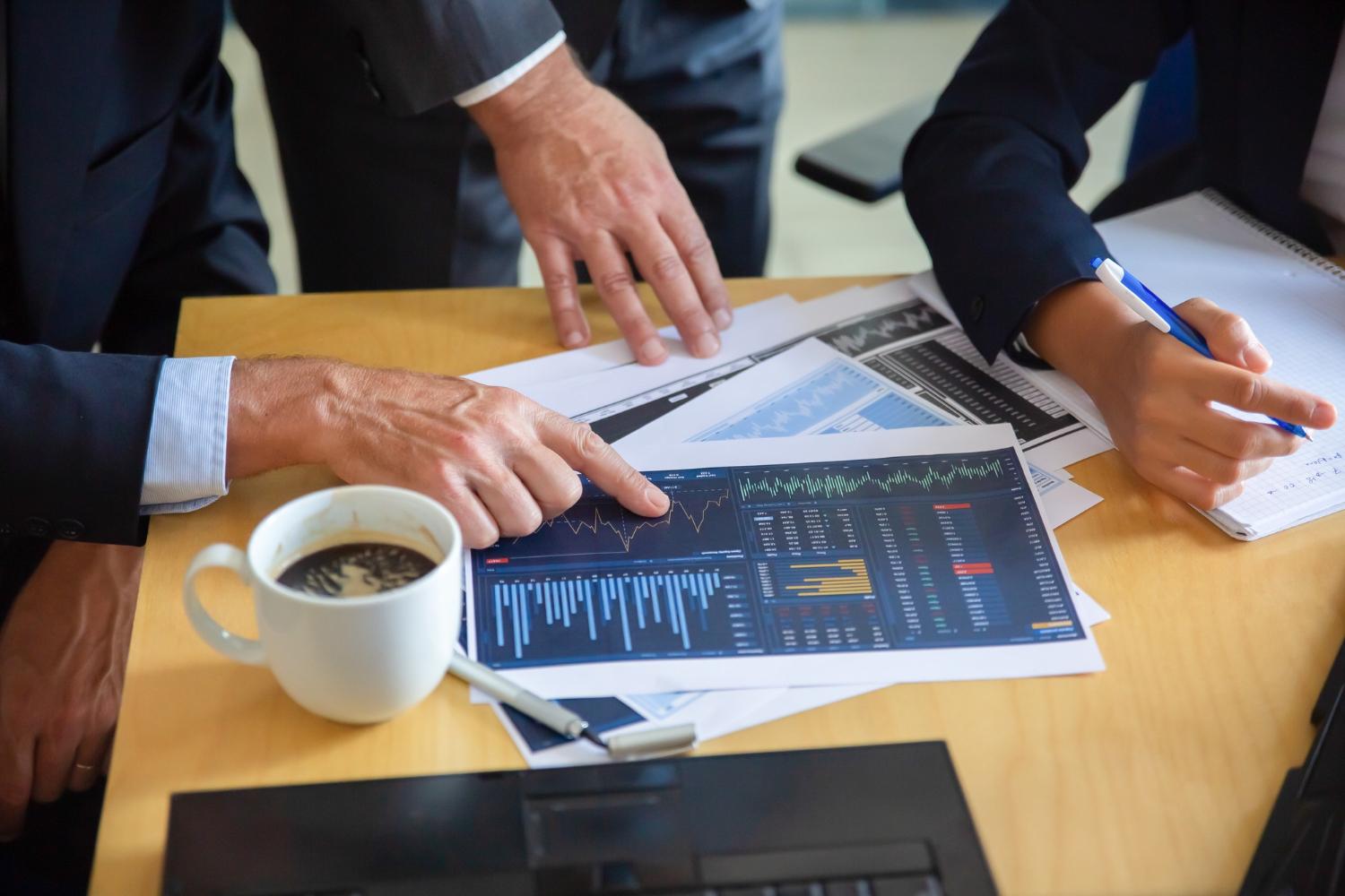 IntegroVestusz: Strategic Capital Advisory & Risk Awareness